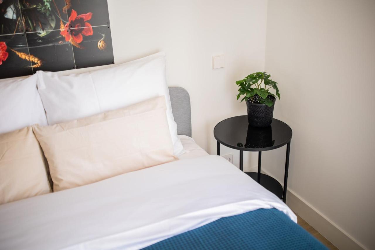 Happily 2 Bedroom Serviced Apartment 75M2 -Nb306H- Rotterdam Bagian luar foto