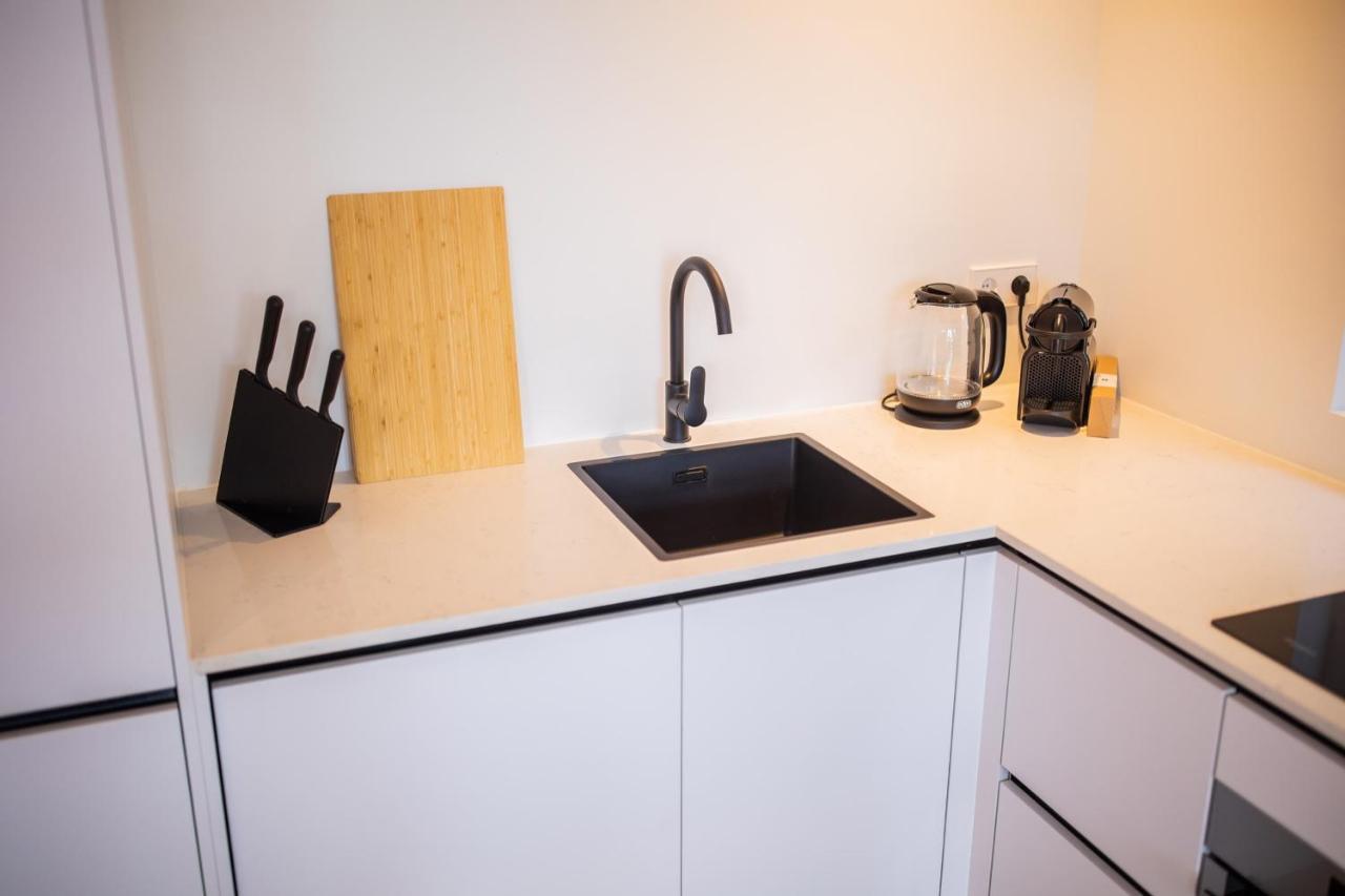Happily 2 Bedroom Serviced Apartment 75M2 -Nb306H- Rotterdam Bagian luar foto
