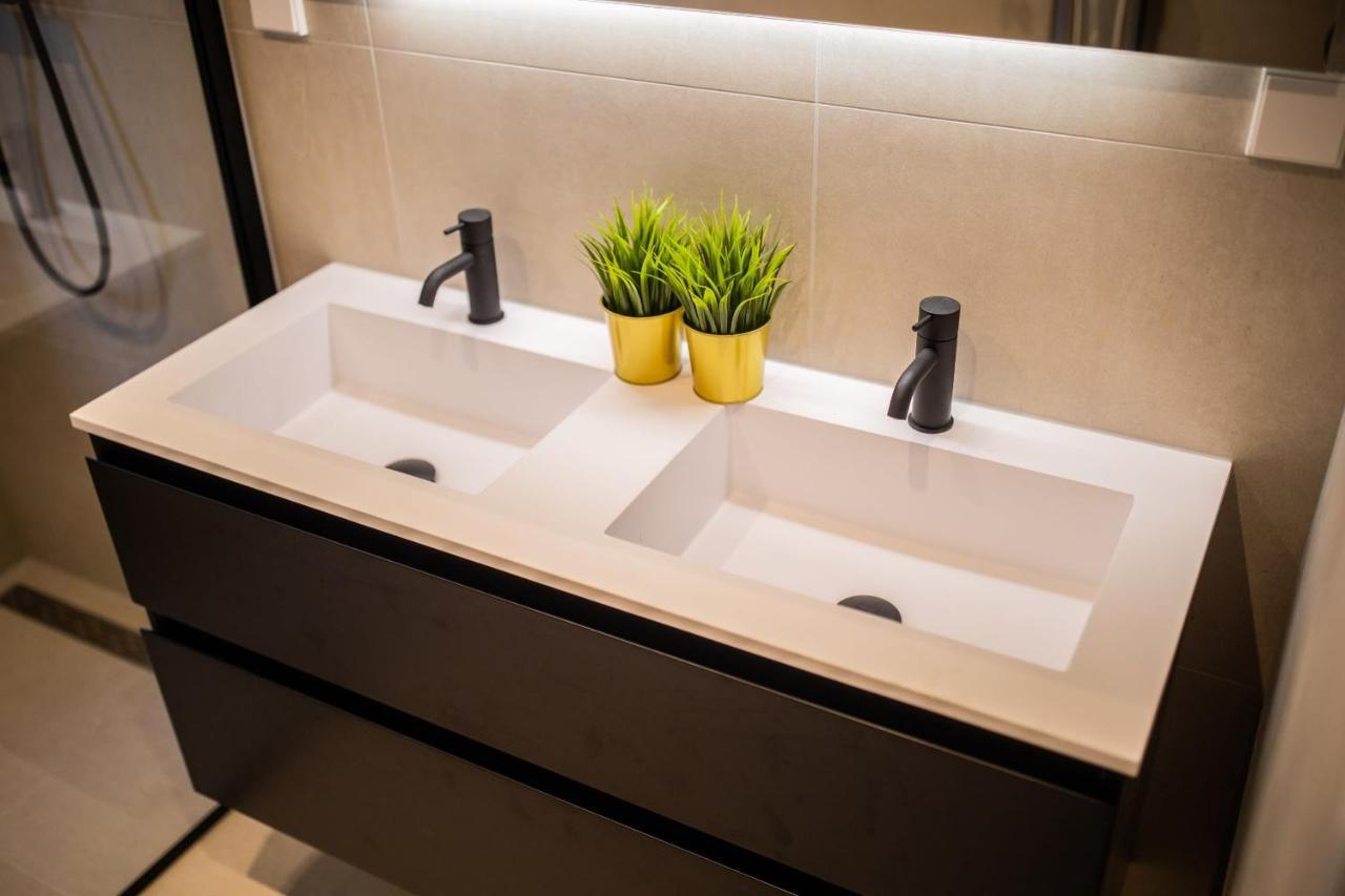 Happily 2 Bedroom Serviced Apartment 75M2 -Nb306H- Rotterdam Bagian luar foto
